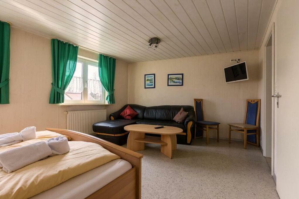 Pension Goldene Mitte Groß-Zimmern Exteriér fotografie