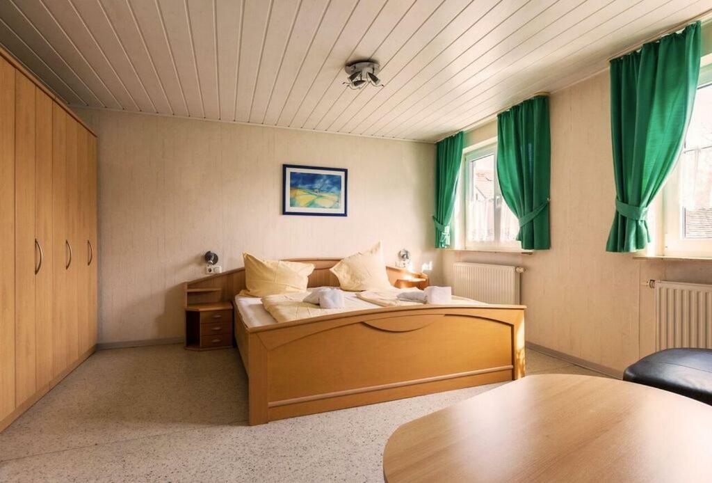 Pension Goldene Mitte Groß-Zimmern Exteriér fotografie