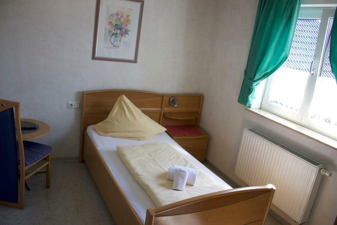 Pension Goldene Mitte Groß-Zimmern Exteriér fotografie
