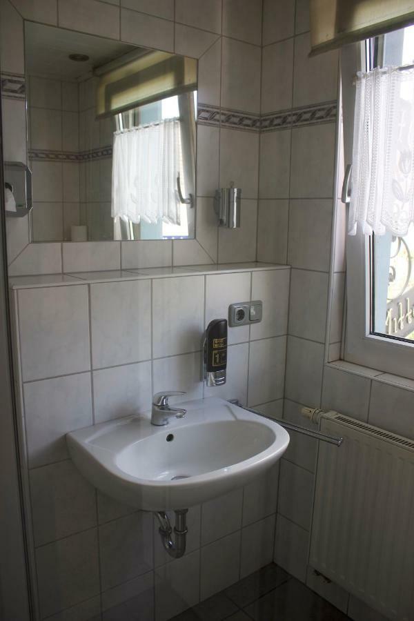 Pension Goldene Mitte Groß-Zimmern Exteriér fotografie